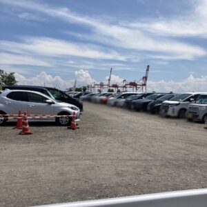 デカパトス・駐車場